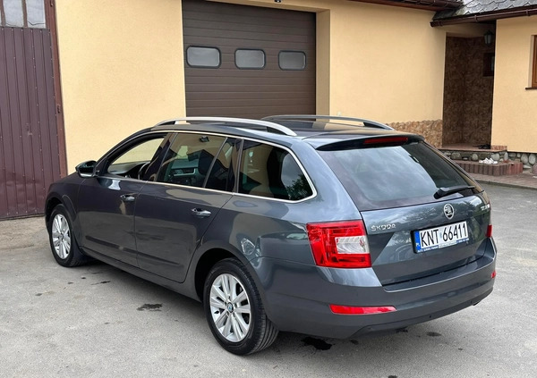 Skoda Octavia cena 45000 przebieg: 203000, rok produkcji 2016 z Zwoleń małe 352